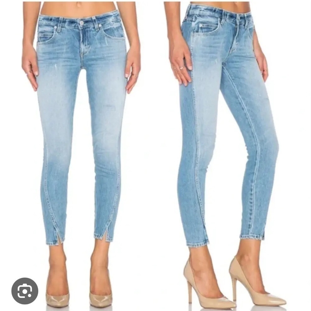 AMO twist sweet cheeks light wash skinny crop jeans